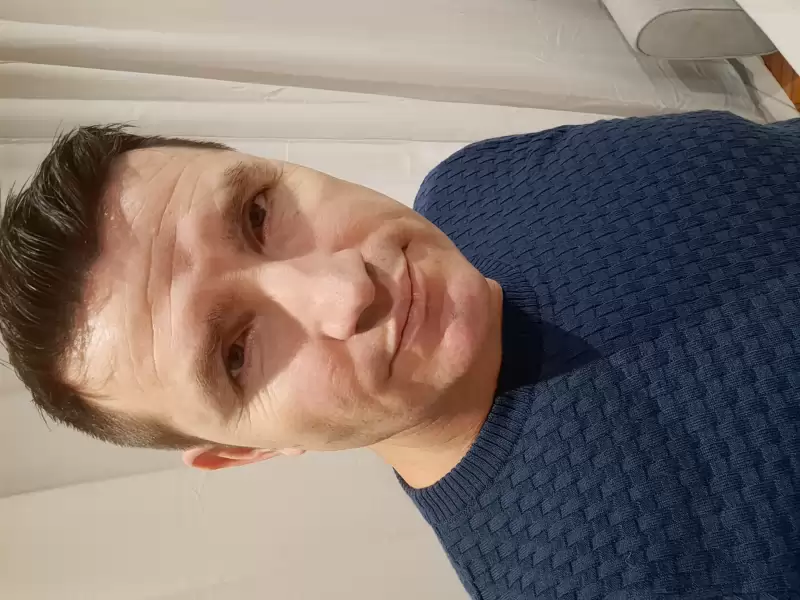 Oferuje towarzystwo 
